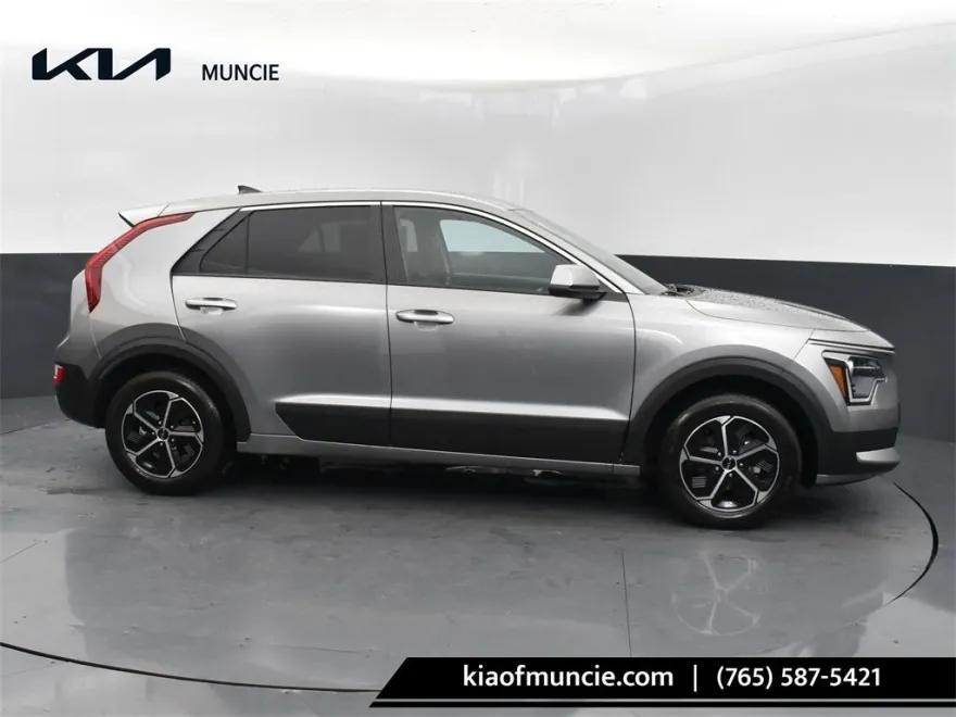 2025 Kia Niro LX photo 1