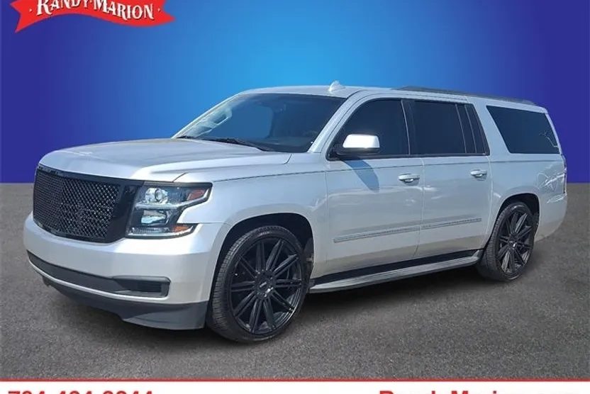 2018 Chevrolet Suburban LT photo 1