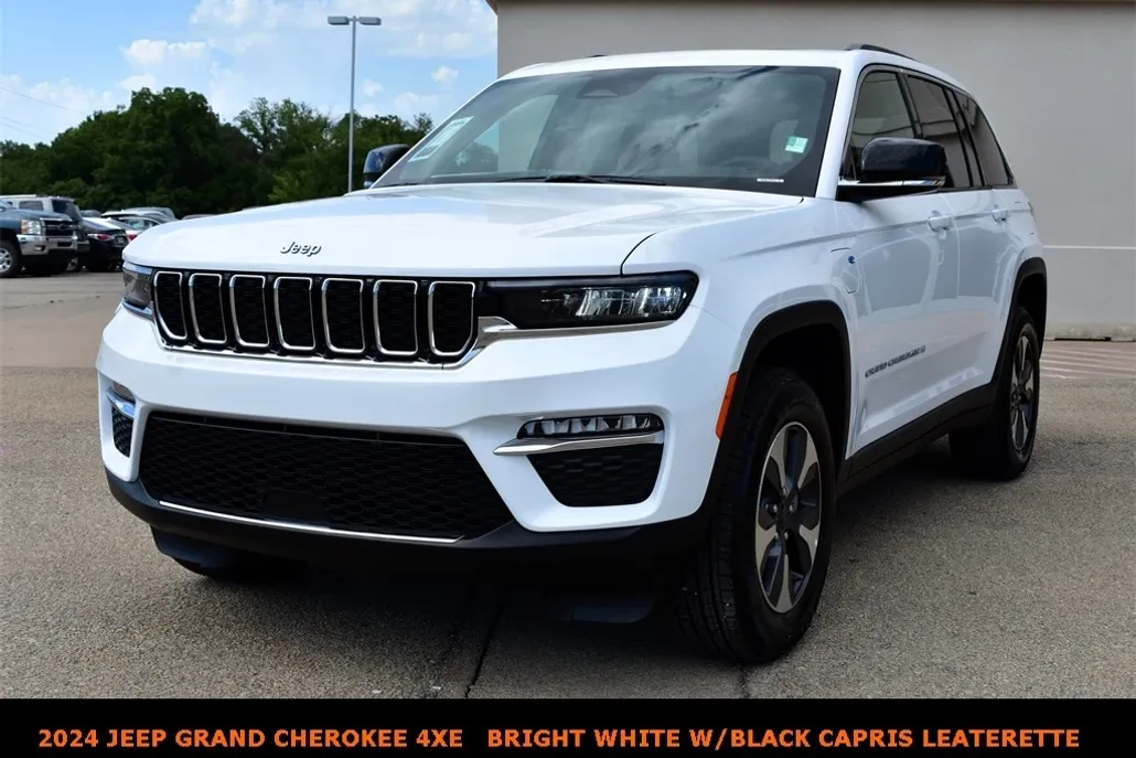 2024 Jeep Cherokee Sport photo 1