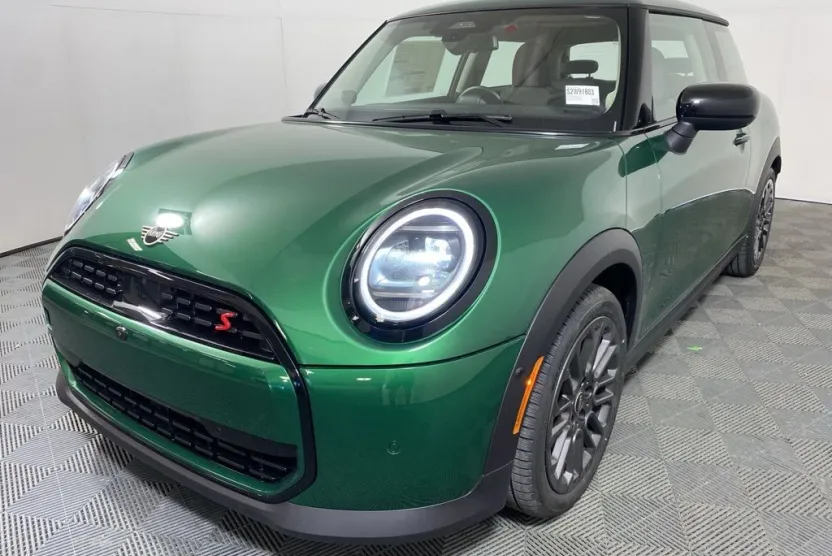 2025 Mini Cooper S Iconic photo 1