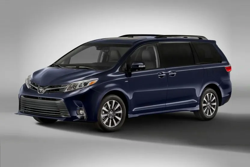 2019 Toyota Sienna XLE photo 1