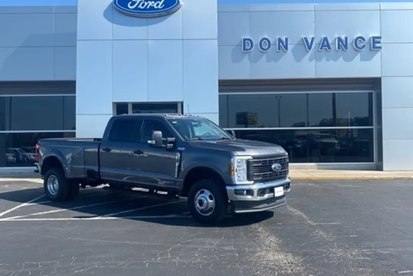 2025 Ford F-350 XL photo 1