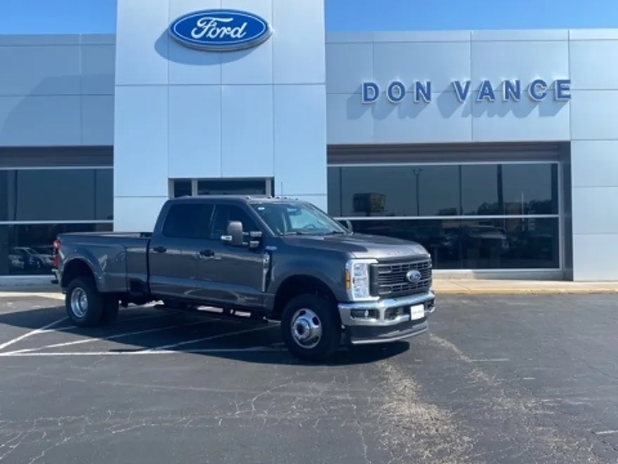 2025 Ford F-350 XL photo 1