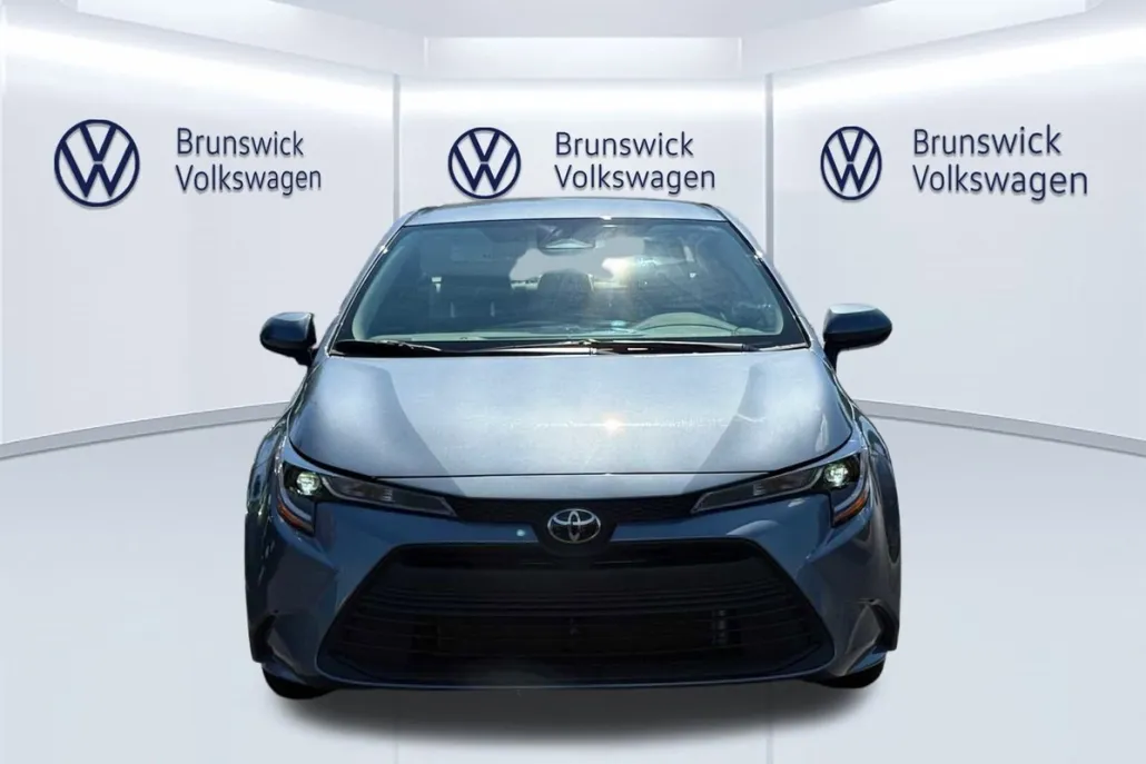 2024 Toyota Corolla LE photo 1