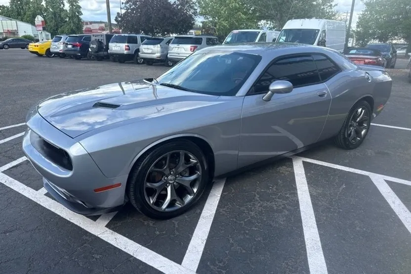 2015 Dodge Challenger SXT Plus photo 1