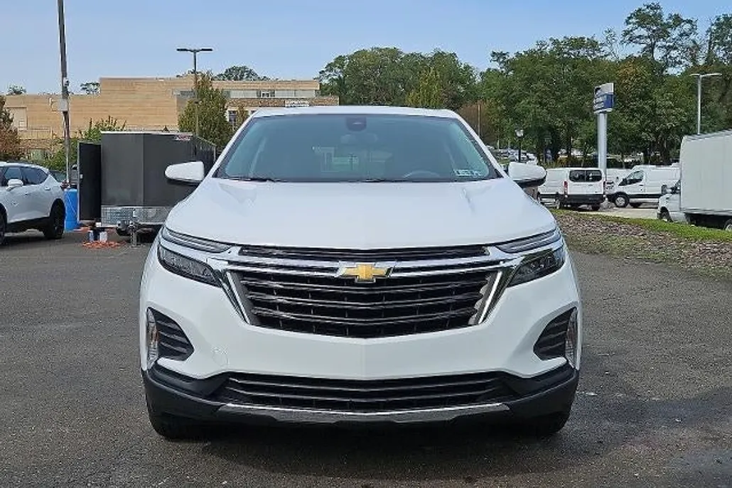 2022 Chevrolet Equinox LT photo 1