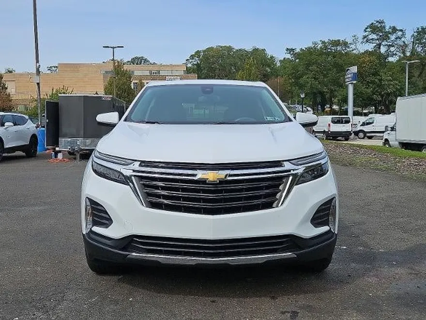 2022 Chevrolet Equinox LT photo 1