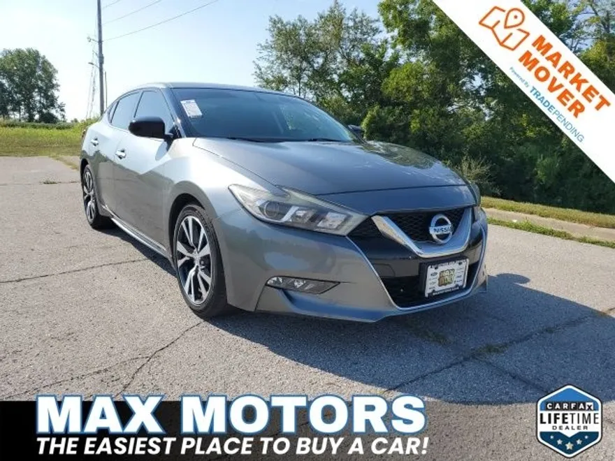 2017 Nissan Maxima S photo 1