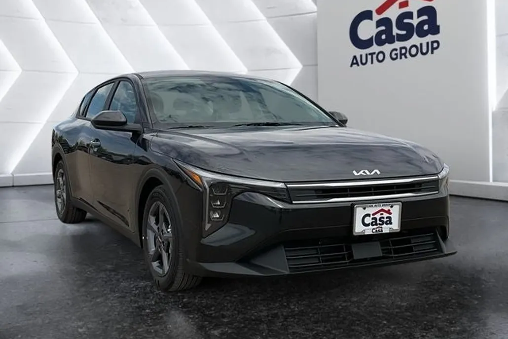 2025 Kia K4 LXS photo 1