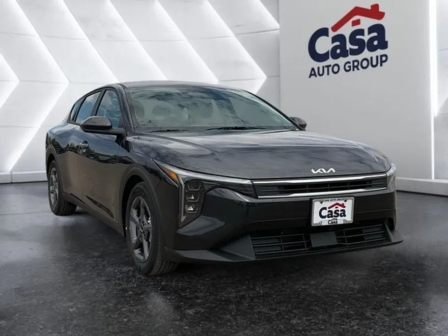 2025 Kia K4 LXS photo 1