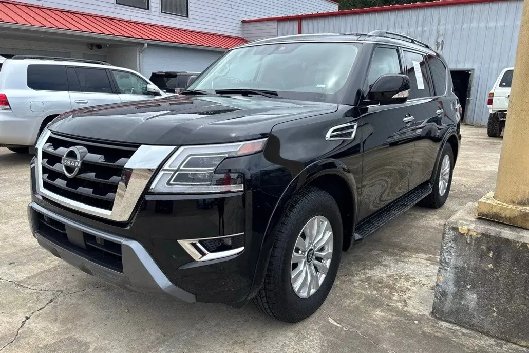 2023 Nissan Armada SV photo 1