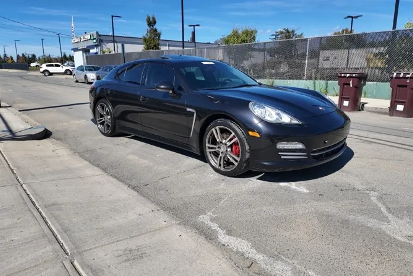 2013 Porsche Panamera 4 photo 1