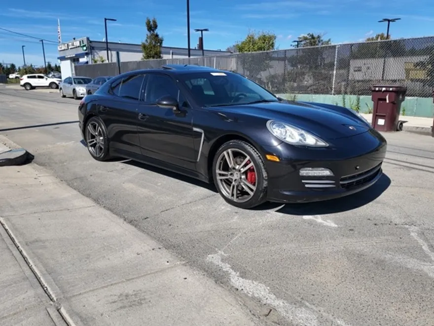 2013 Porsche Panamera 4 photo 1