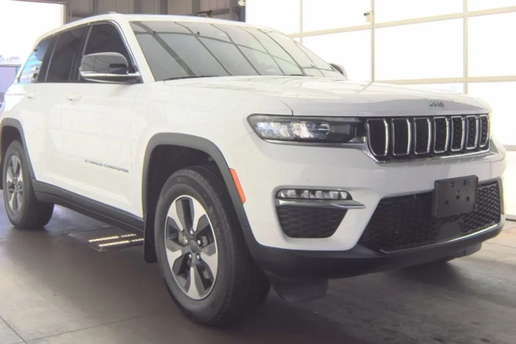 2022 Jeep Cherokee Limited 4xe photo 1