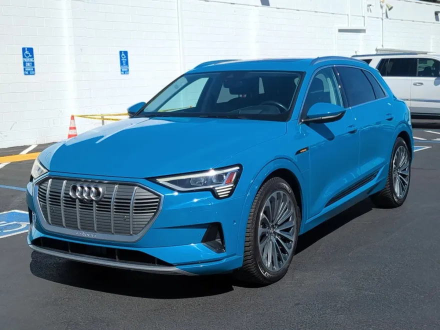 2019 Audi e-tron Prestige photo 1