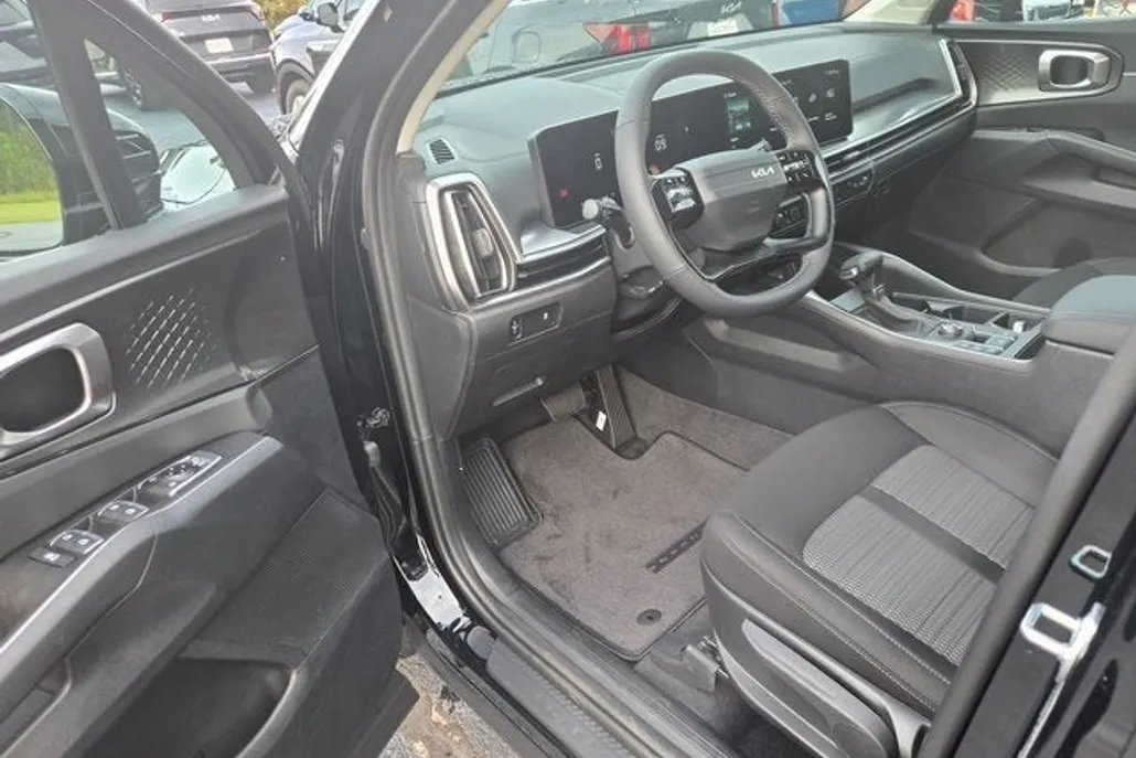 2026 Kia Sorento LX photo 1