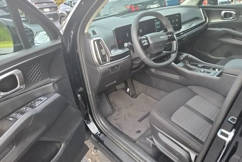 2026 Kia Sorento LX photo 1