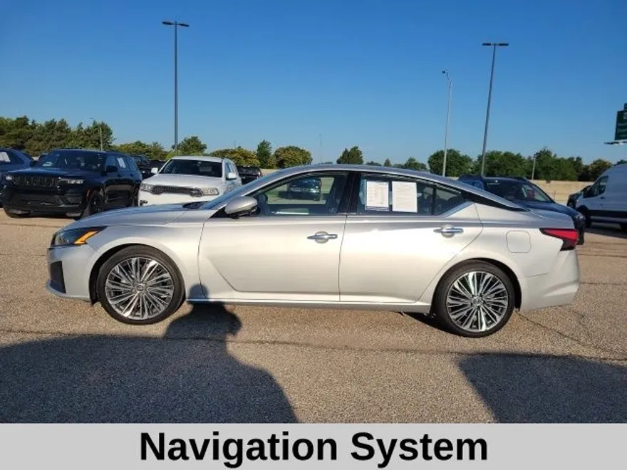 2023 Nissan Altima 2.5 SL photo 1