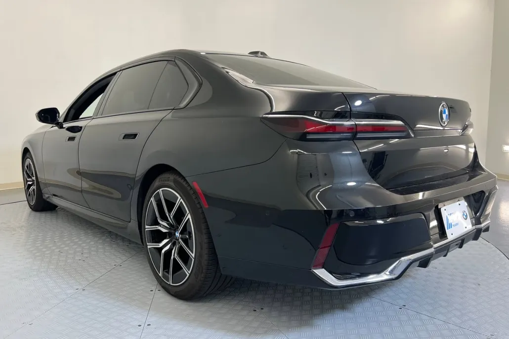2025 Bmw 740i photo 1