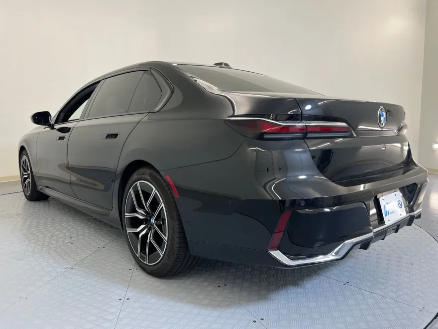 2025 Bmw 740i photo 1