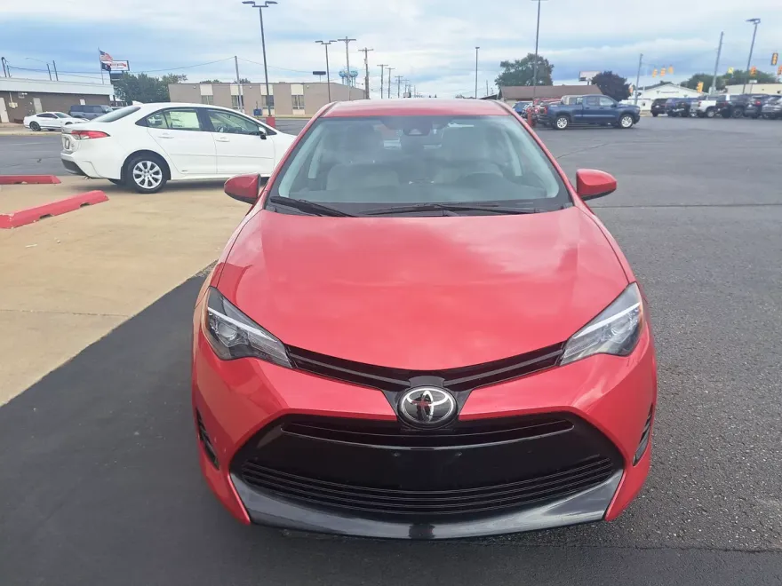 2017 Toyota Corolla LE photo 1