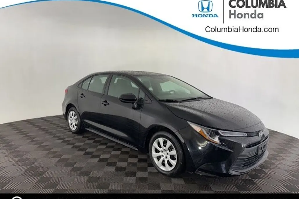 2024 Toyota Corolla LE photo 1