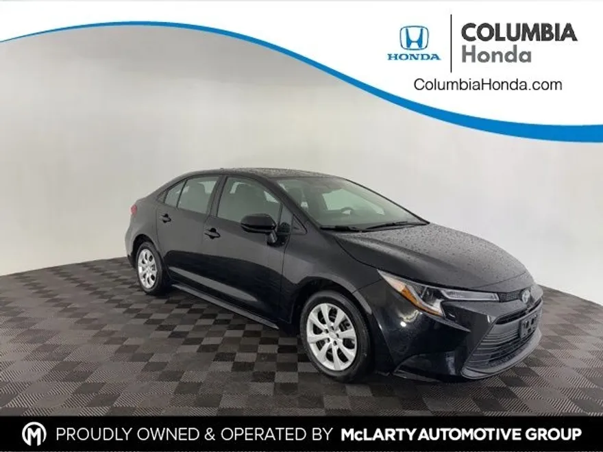 2024 Toyota Corolla LE photo 1