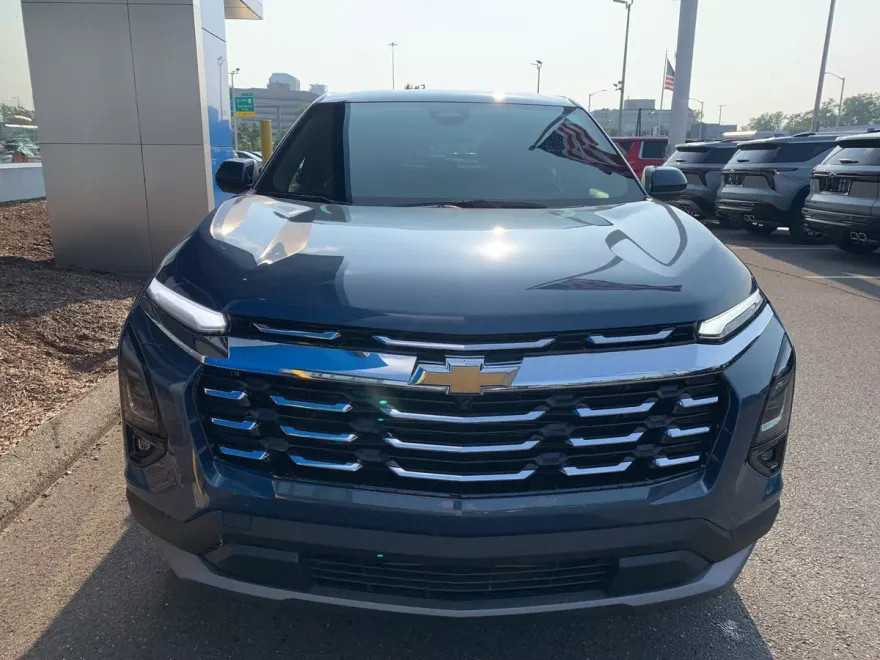 2026 Chevrolet Equinox LT photo 1