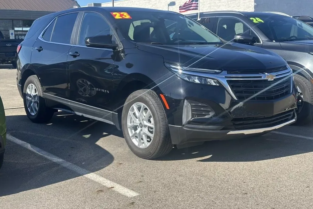 2023 Chevrolet Equinox LT photo 1