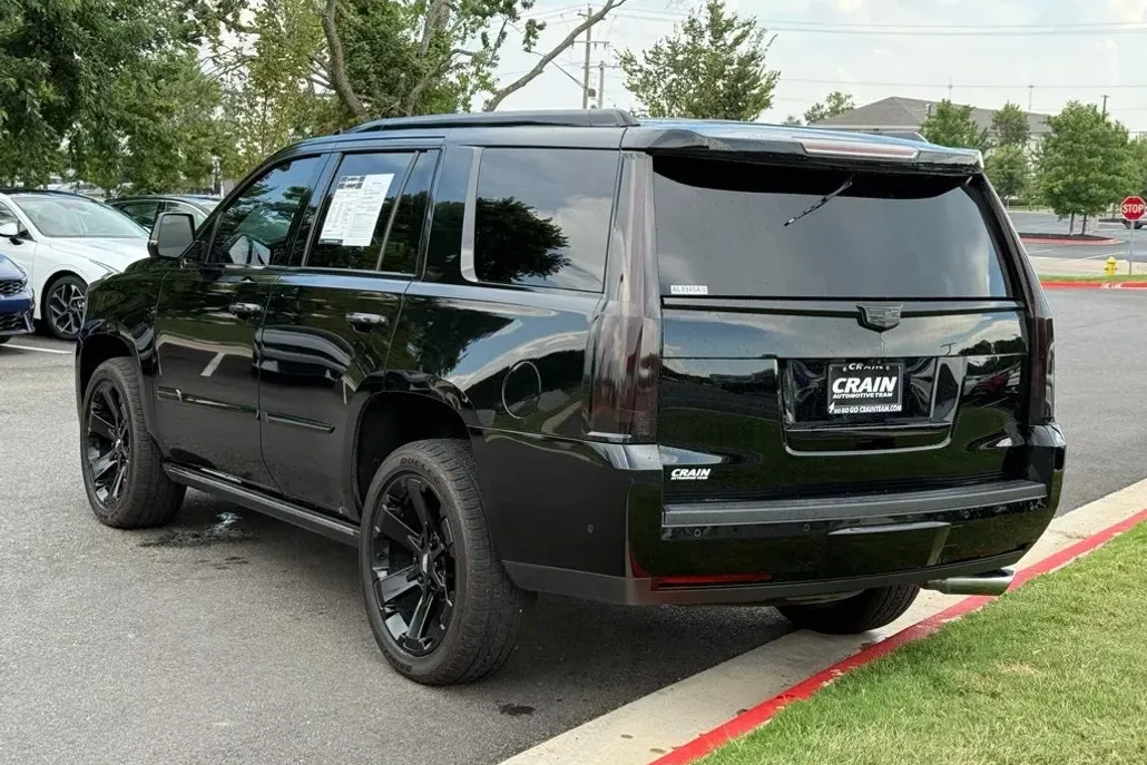 2017 Cadillac Escalade Premium Luxury photo 1