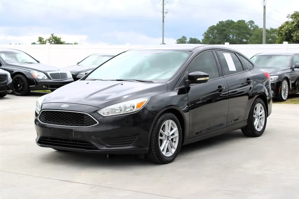 2017 Ford Focus SE photo 1