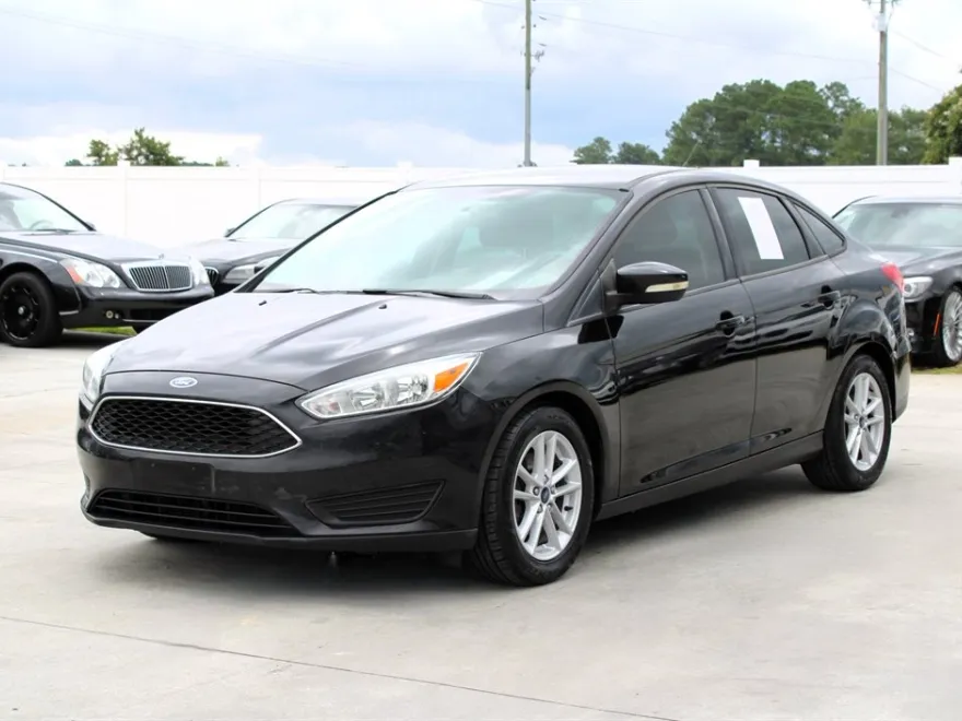 2017 Ford Focus SE photo 1