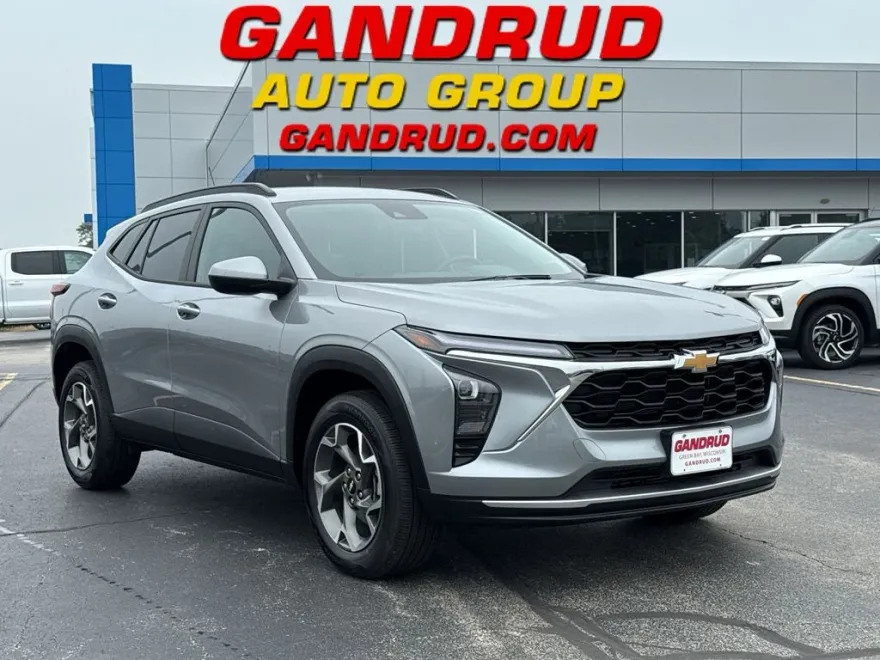 2024 Chevrolet Trax LT photo 1