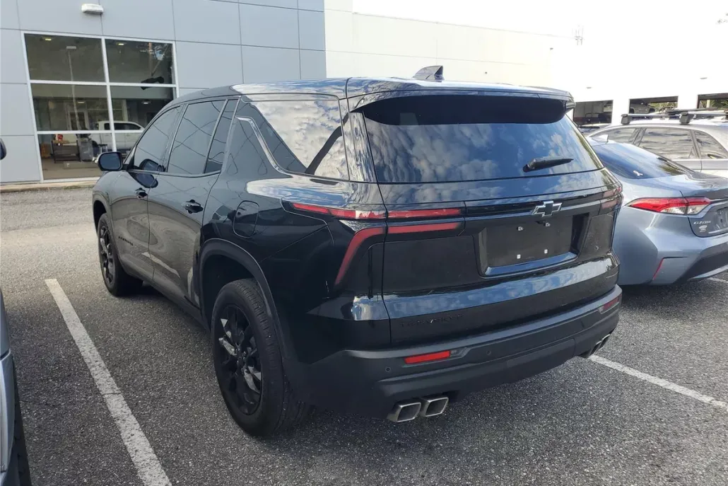 2024 Chevrolet Traverse LS photo 1