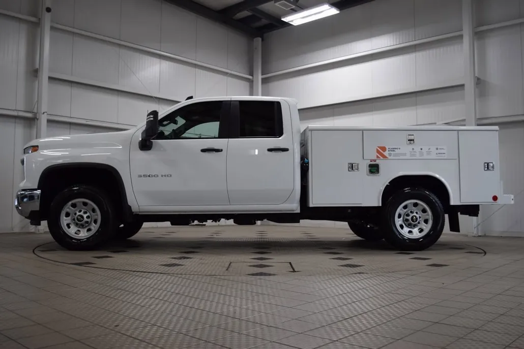 2025 Chevrolet Silverado 3500HD Work Truck photo 1