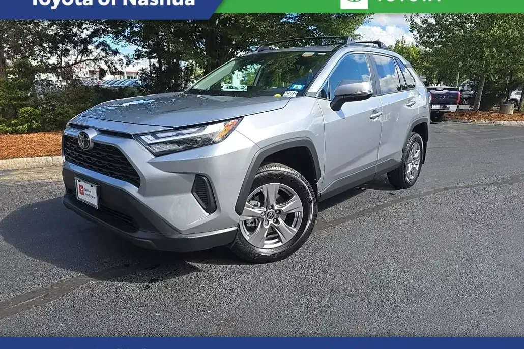 2022 Toyota RAV4 XLE photo 1