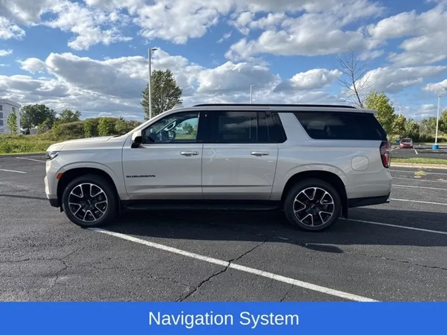 2022 Chevrolet Suburban RST photo 1