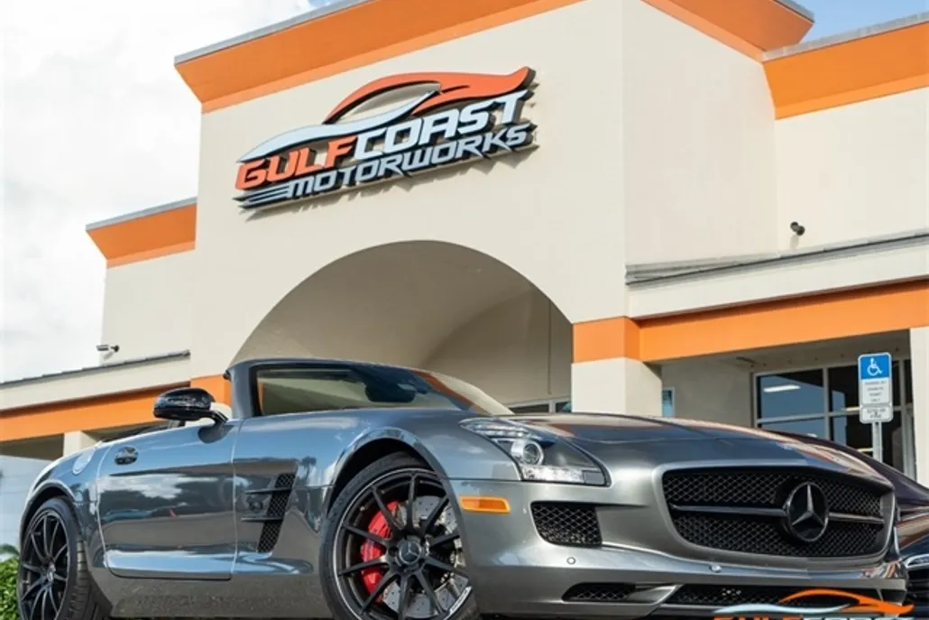 2014 Mercedes Benz SLS-Class photo 1