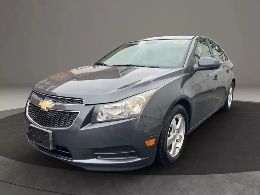 2013 Chevrolet Cruze LT photo 1