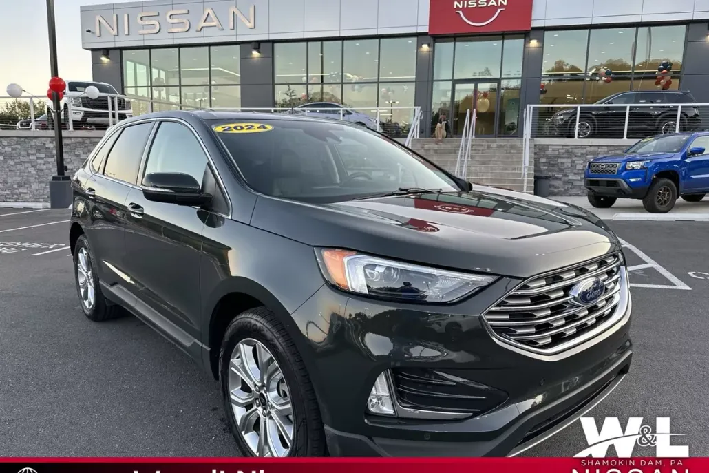 2024 Ford Edge Titanium photo 1