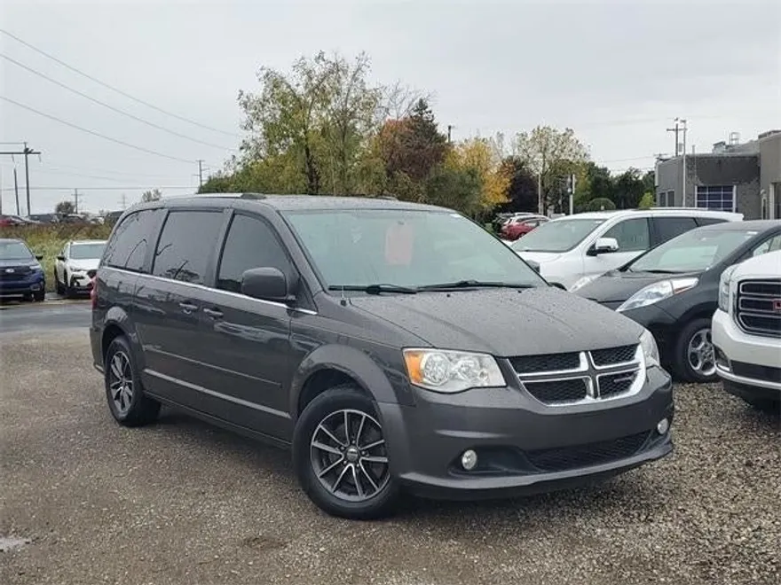 2016 Dodge Grand Caravan SXT Plus photo 1