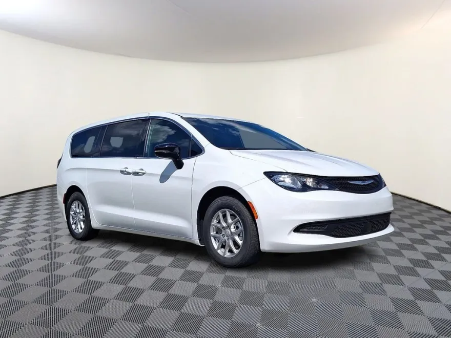 2026 Chrysler Voyager LX photo 1