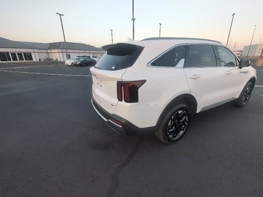 2024 Kia Sorento S photo 1