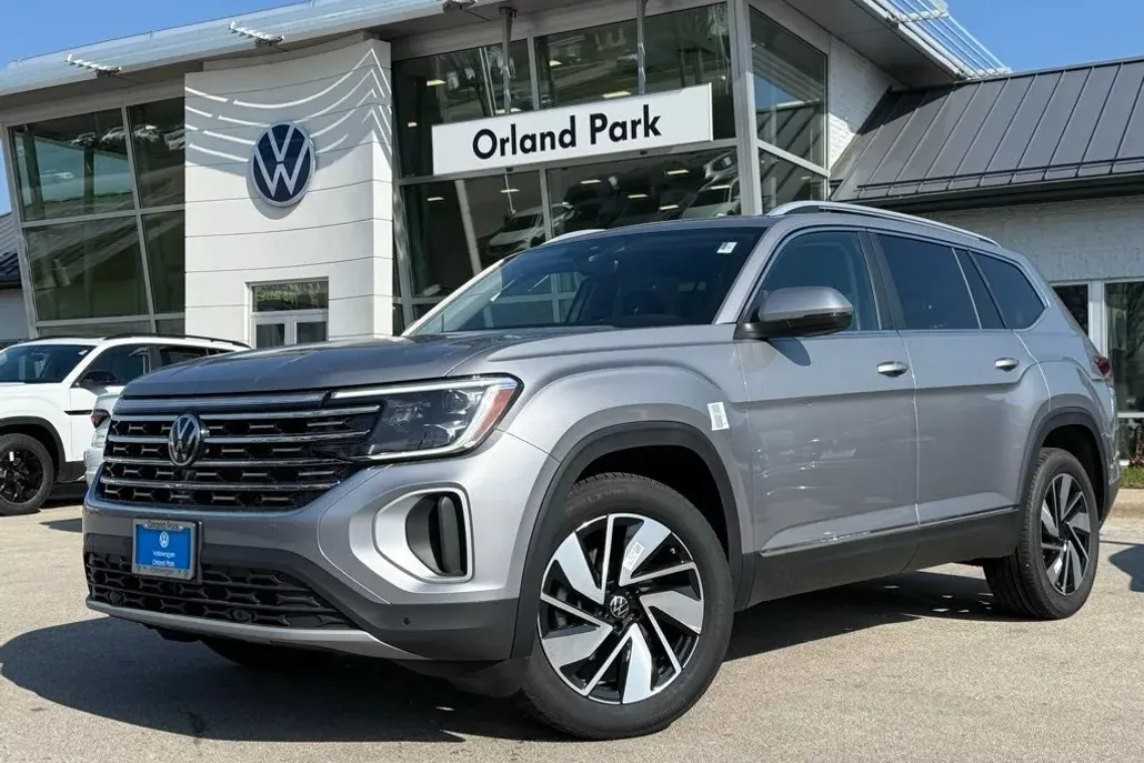 2025 Volkswagen Atlas SEL photo 1