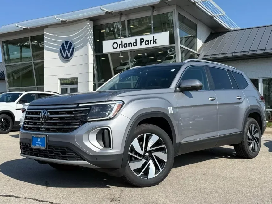 2025 Volkswagen Atlas SEL photo 1