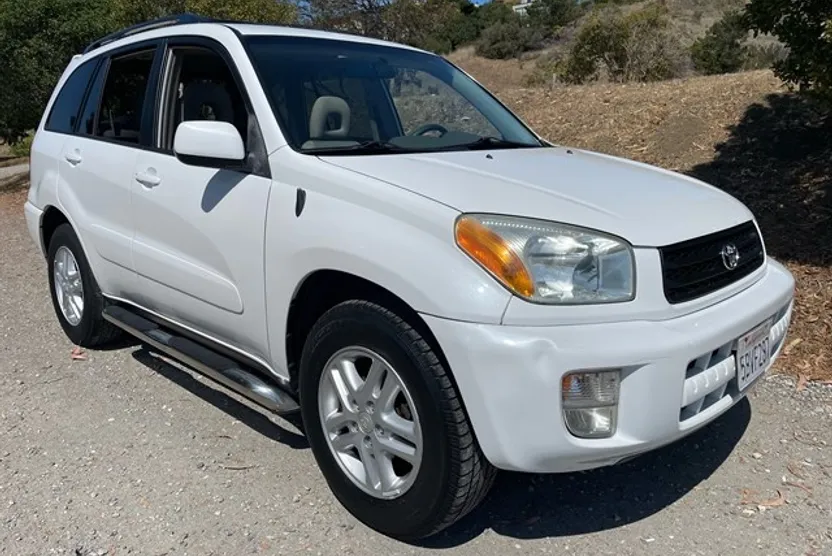 2003 Toyota RAV4 L photo 1