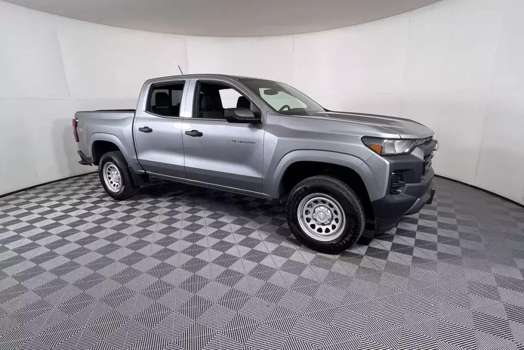 2025 Chevrolet Colorado LT photo 1