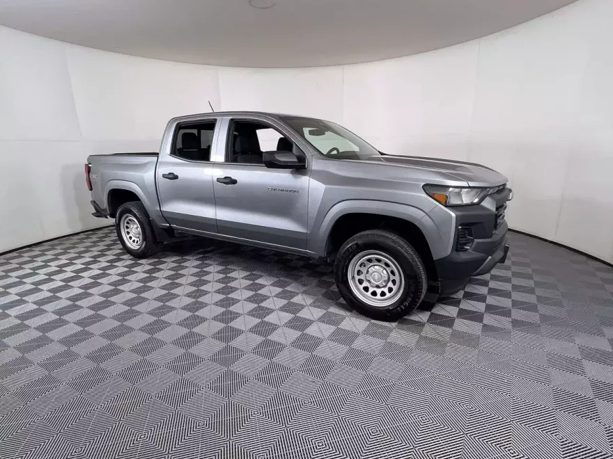 2025 Chevrolet Colorado LT photo 1