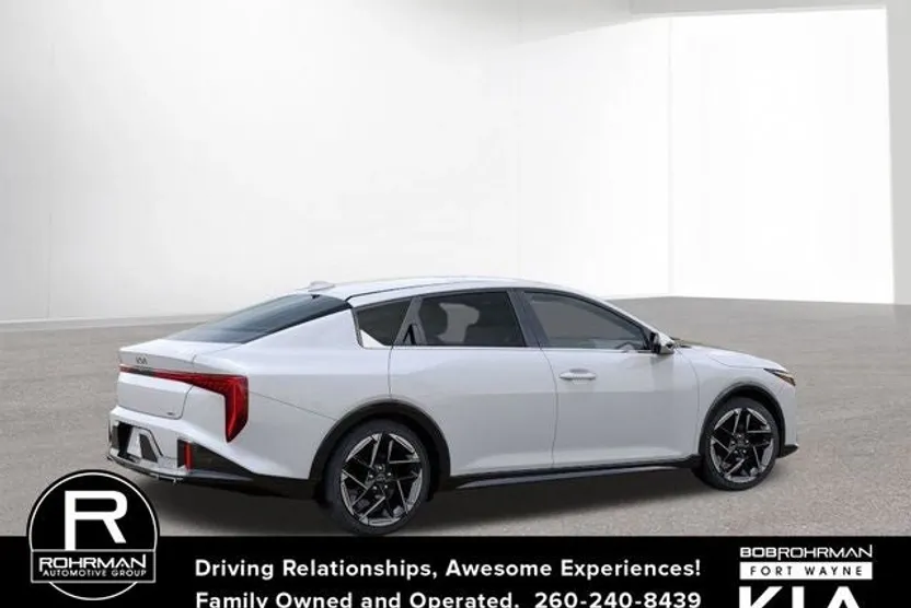 2025 Kia K4 GT-Line photo 1