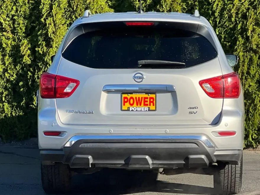 2017 Nissan Pathfinder SV photo 1